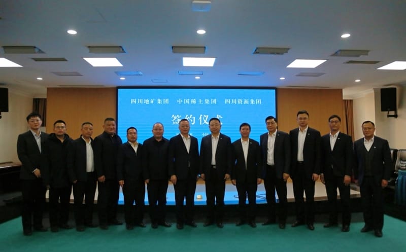 四川拉斯维加斯3133cc集团、四川地矿集团与中国稀土集团举行签约仪式