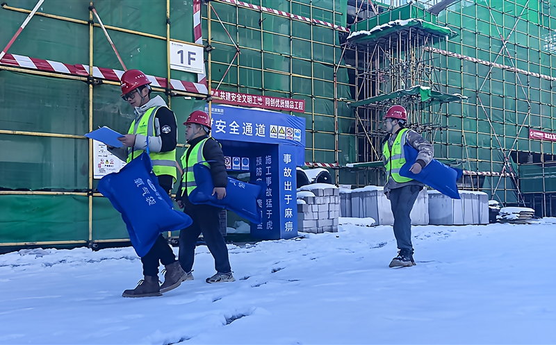 雪锁高原，，，匠心坚守∣攀西公司梭罗沟 项目部首雪日事情纪实