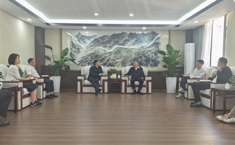 地矿集团向导赴丹巴县座谈交流