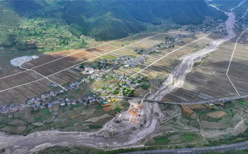 媒体聚焦 | 安定河谷，，，，，，沃土新生！ 土地集团获媒体点赞