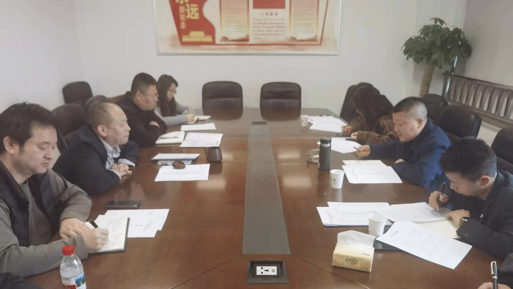 图-流转服务公司与四川省领土整治中心共商相助新篇章