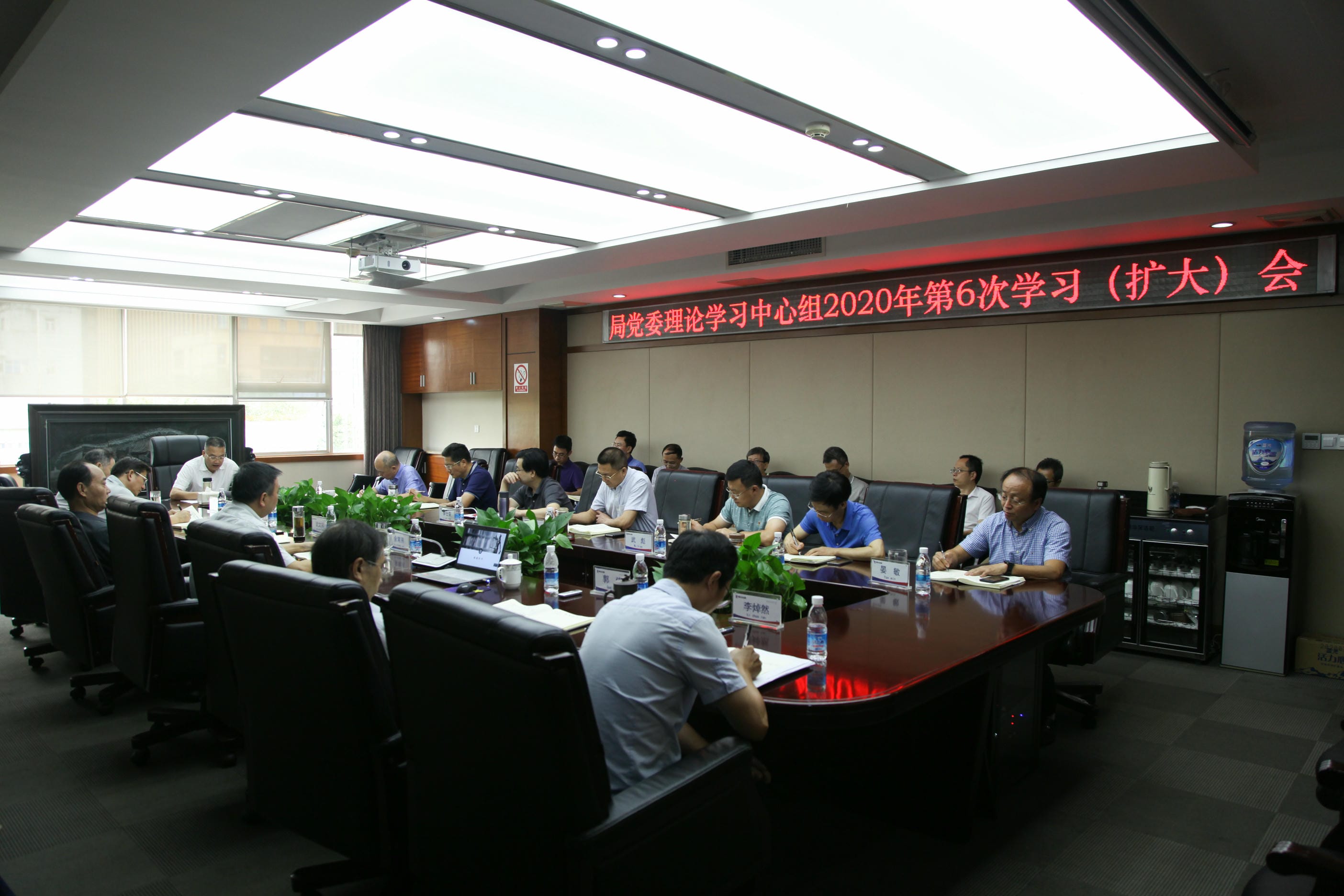 局党委理论学习中心组专题学习《民法典》_拉斯维加斯3133cc新闻_新闻中心_拉斯维加斯3133cc有限责任公司