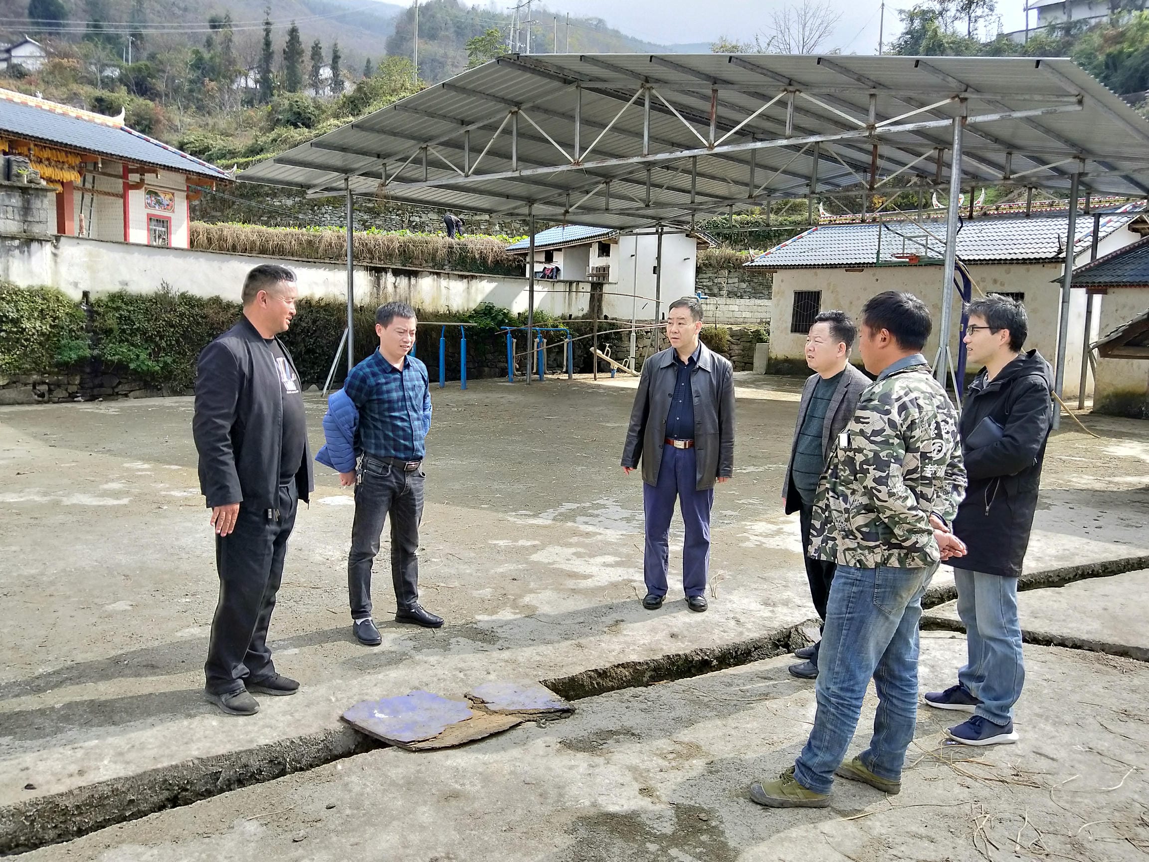 技工校党委书记黎明一行到甘洛县斯觉镇 尔库村开展扶贫事情调研_社会责任_企业文化_拉斯维加斯3133cc有限责任公司