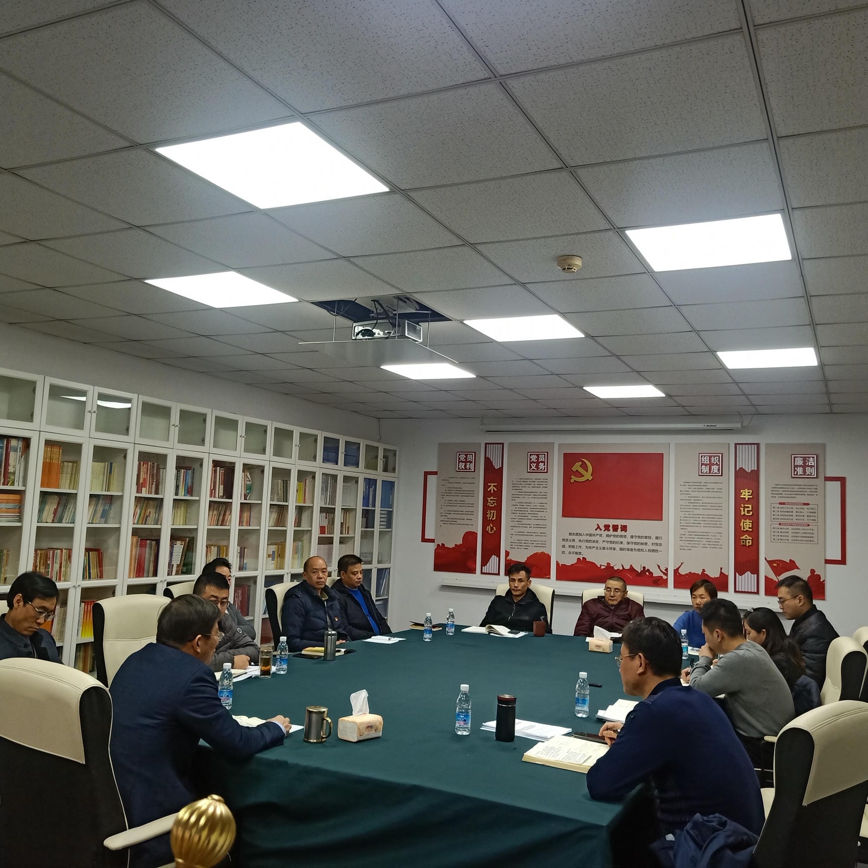 杜春茂在局机关后勤服务中心党支部宣讲党的十九届五中全会精神_拉斯维加斯3133cc新闻_新闻中心_拉斯维加斯3133cc有限责任公司