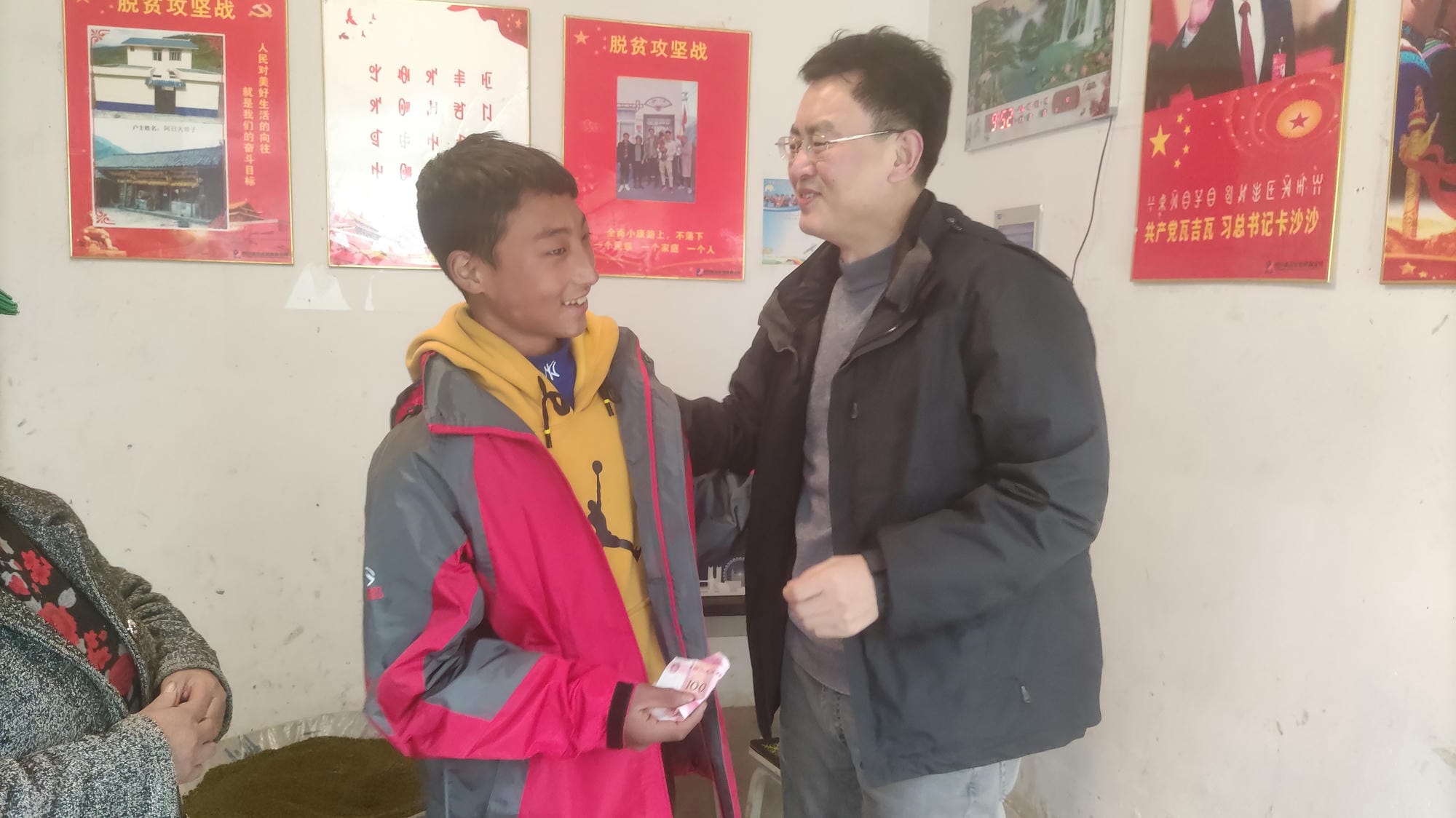 局机关后勤服务中心局离退休职员处赴甘洛县挖曲村开展暖冬慰问_社会责任_企业文化_拉斯维加斯3133cc有限责任公司