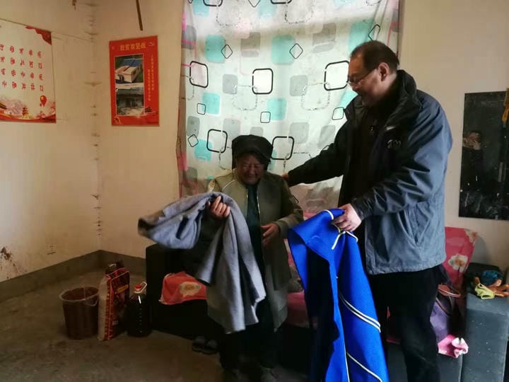 局机关后勤服务中心局离退休职员处赴甘洛县挖曲村开展暖冬慰问_社会责任_企业文化_拉斯维加斯3133cc有限责任公司