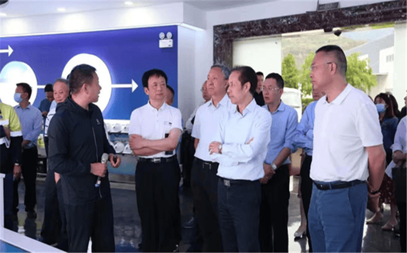 省自然拉斯维加斯3133cc投资集团党委书记、董事长陈贵林陪同省委省政府决议咨询委员会主任陈光志赴雅安调研