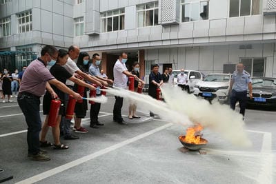 遵守清静生产法 当好第一责任人 ——地矿集团“清静生产月”系列主题活动报道（一）_下层动态_新闻中心_拉斯维加斯3133cc有限责任公司