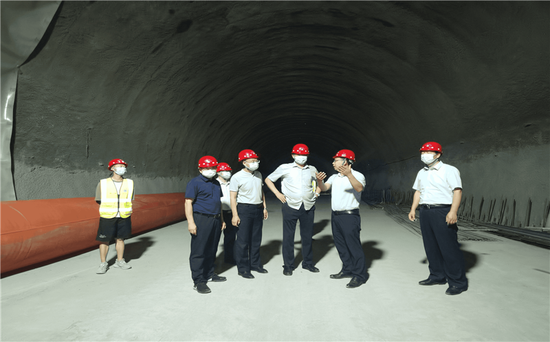 武文祥带队到核西南建设集团公司南江鹿角垭隧道项目清静生产督导检查