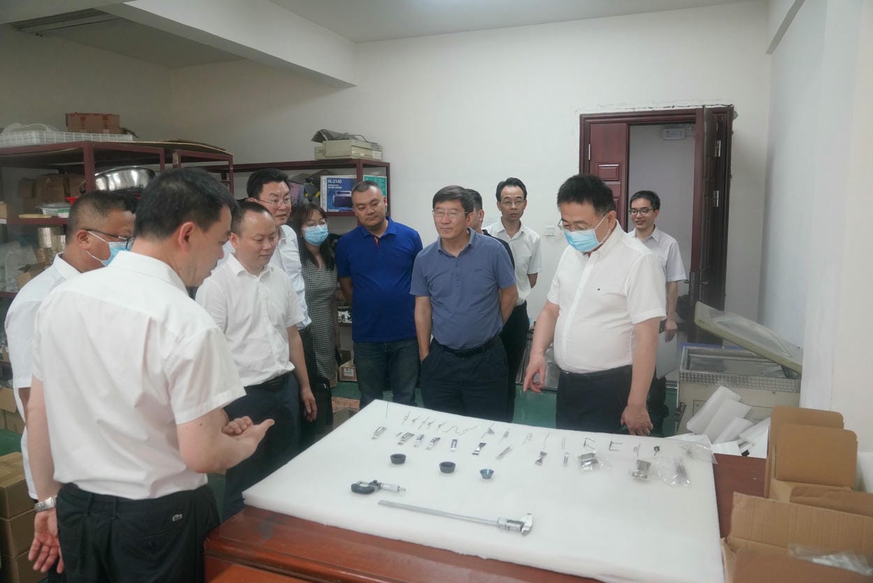 江涛一行到地创光电（技工学校）调研_拉斯维加斯3133cc新闻_新闻中心_拉斯维加斯3133cc有限责任公司