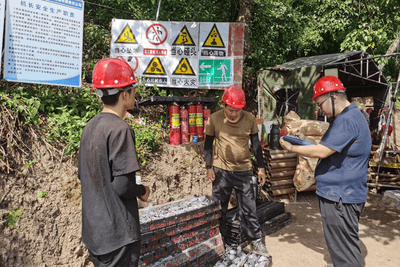 送清凉 保清静      ——地矿集团开展“送清凉”慰问活动暨清静生产大检查_下层动态_新闻中心_拉斯维加斯3133cc有限责任公司