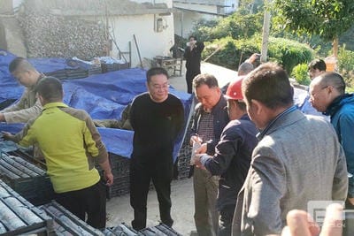 地矿集团董事长张劲松深入项目一线调研并检查指导野外事情_下层动态_新闻中心_拉斯维加斯3133cc有限责任公司