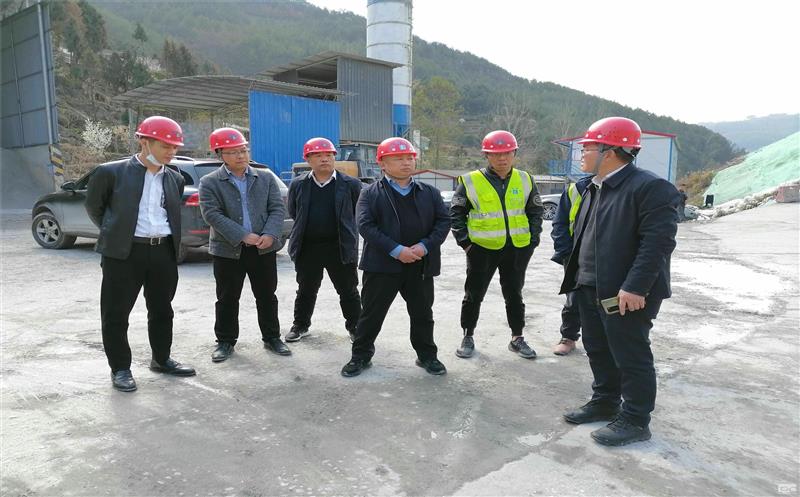 核西南建设集团公司胡鹤鸣督导检查南江鹿角垭隧道项目清静生产事情