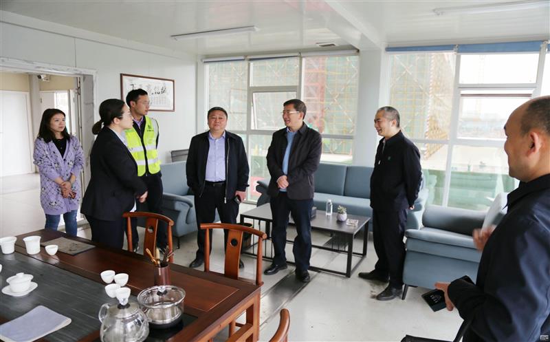 杜春茂率队调研华西集团项目部文化生涯标准化建设事情