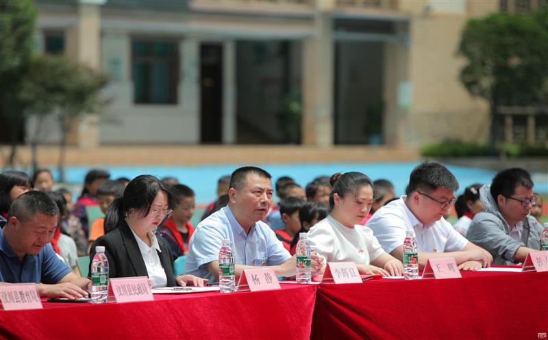 为你而来，，，大爱汶川 ——核西南院开展学雷锋自愿服务活动