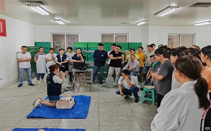 泰华堂制药开展心肺苏醒和创伤抢救知识及手艺培训