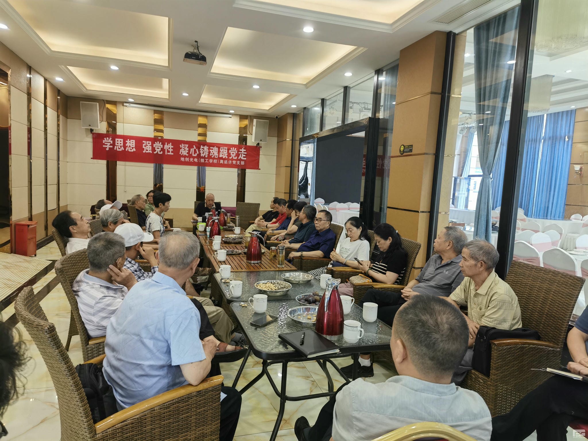 地创光电离退休党支部开展主题教育专题学习_红色堡垒_党建群团_拉斯维加斯3133cc有限责任公司