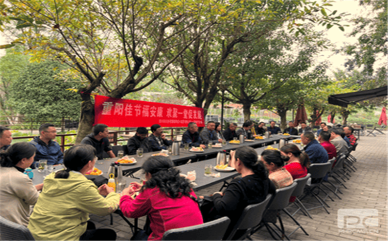 情系退休职工，，情暖重阳佳节