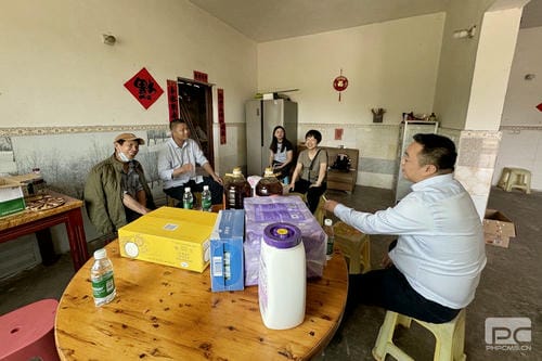 传温情 暖人心 ——地矿集团工会“五一”节前夕走访慰问野外生产一线职工眷属_下层动态_新闻中心_拉斯维加斯3133cc有限责任公司