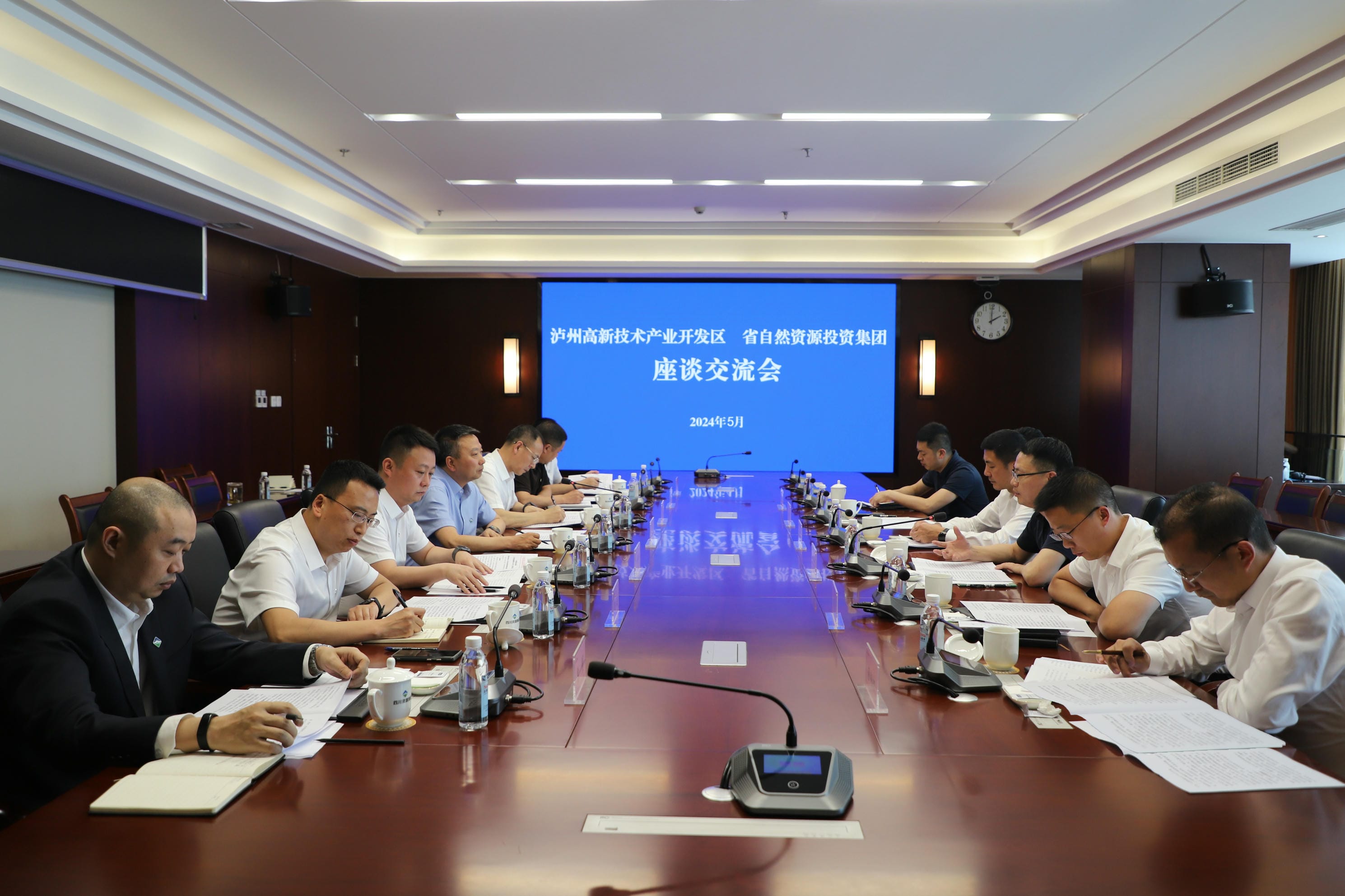 置业集团与泸州高新区座谈交流_下层动态_新闻中心_拉斯维加斯3133cc有限责任公司