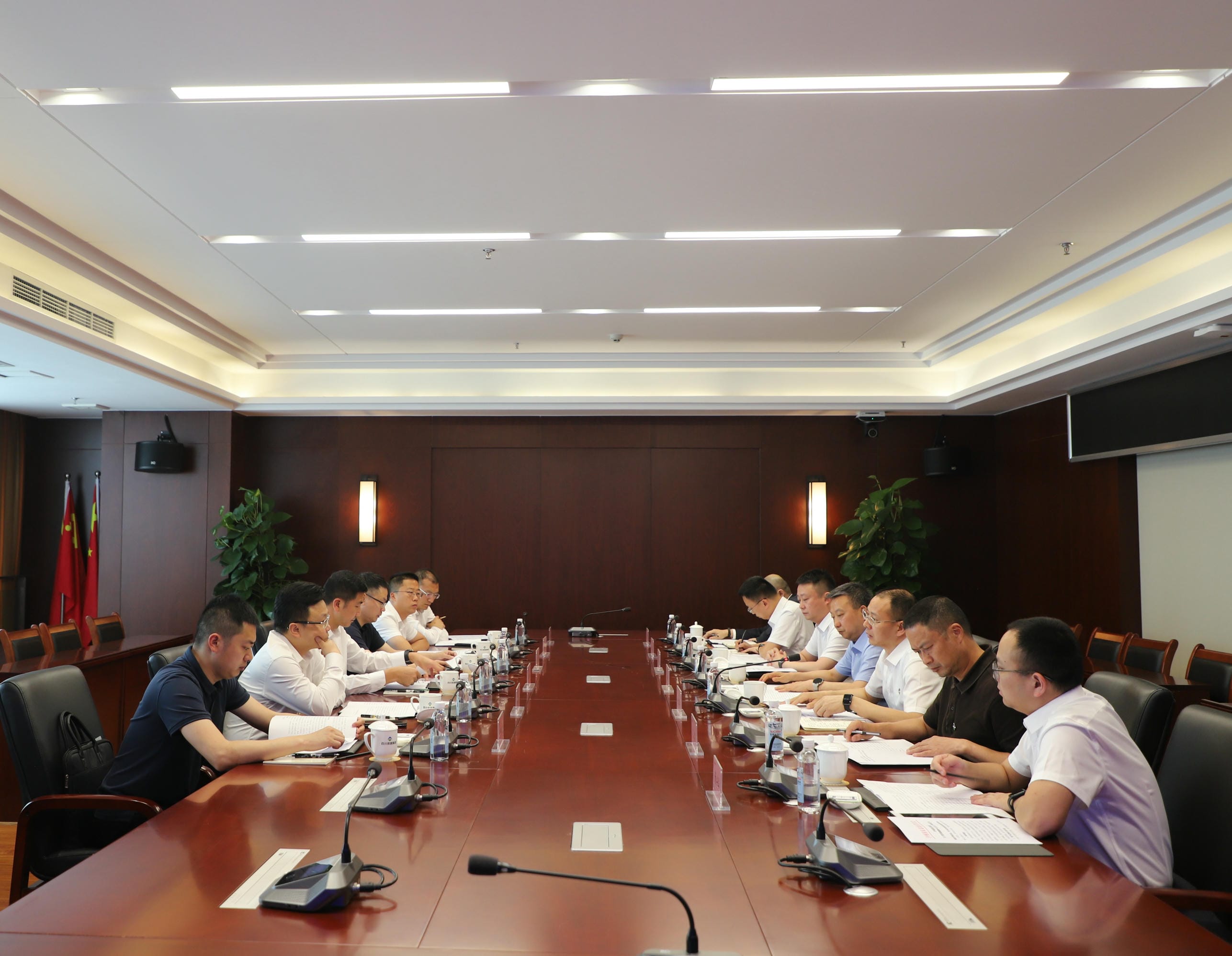 置业集团与泸州高新区座谈交流_下层动态_新闻中心_拉斯维加斯3133cc有限责任公司