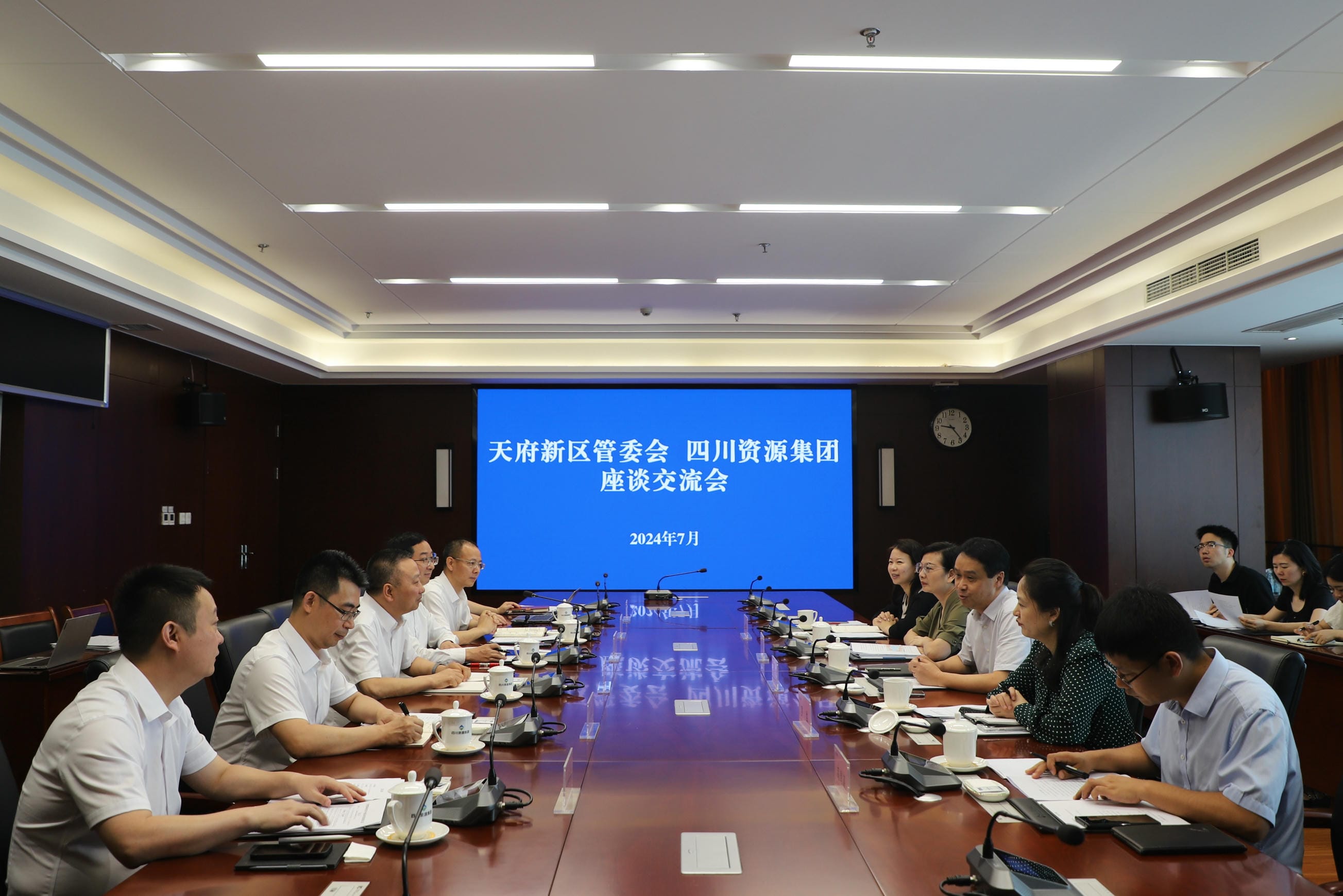 置业集团与天府新区管委会座谈交流_下层动态_新闻中心_拉斯维加斯3133cc有限责任公司