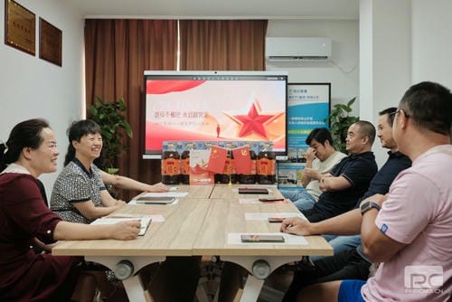 地矿集团召开“八一”建军节退伍武士慰问座谈会_下层动态_新闻中心_拉斯维加斯3133cc有限责任公司