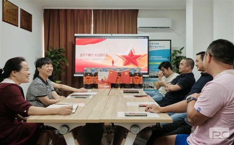 地矿集团召开“八一”建军节退伍武士慰问座谈会