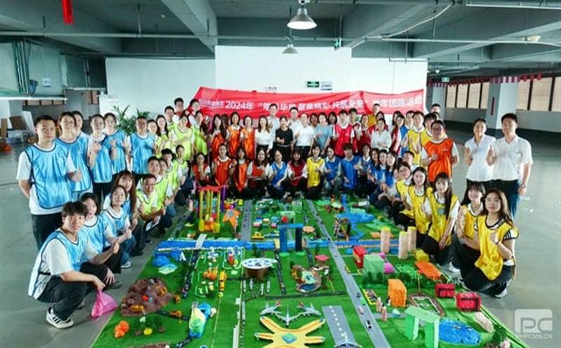 集团组织开展“笔绘华章 聚焦精彩 共筑未来”主题青年团建活动