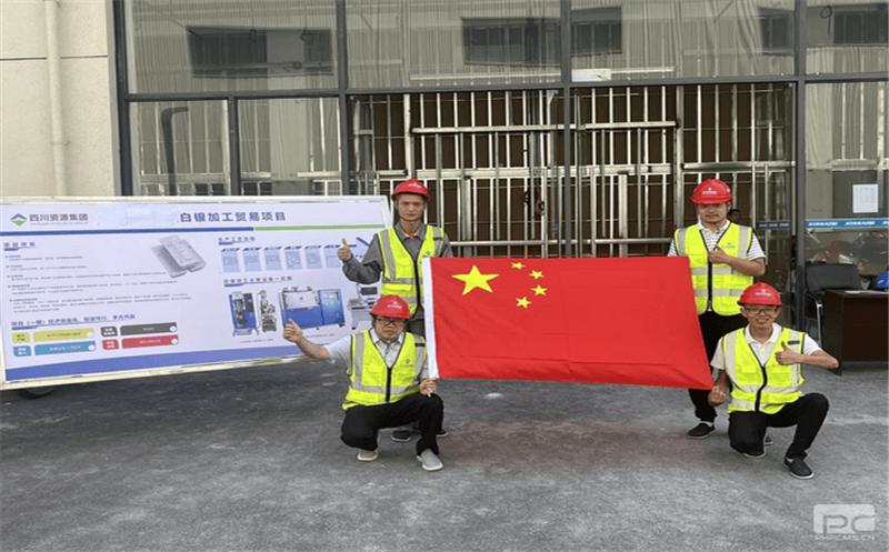 “盛世华诞，，，，，，纸短情长”产融生长公司给祖国的三行情诗