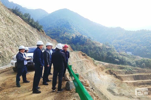 凉山州州向导到大陆槽稀土矿山调研_下层动态_新闻中心_拉斯维加斯3133cc有限责任公司